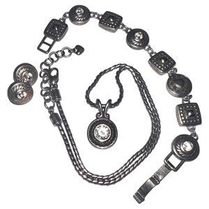 ▶️ Brighton◀️ Heiress
Reversible Heart Necklace Bracelet Earrings. Set